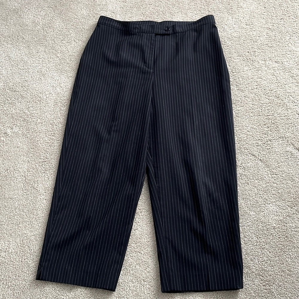 Investments Pinstripe Cropped Pants. black Size 12